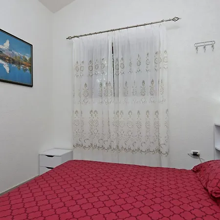 別荘 Secluded House With A Parking Space Dolenja Vas, Istria - Sredisnja Istra - 24528 Dolenja Vas